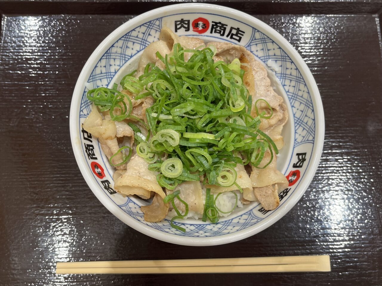 イオンモール大日フードコートの肉丸商店のネギ塩豚カルビ丼