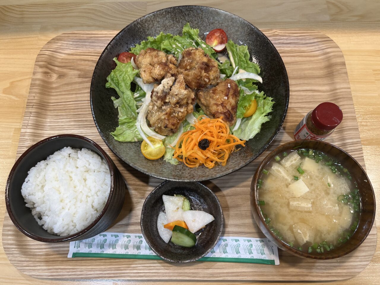薬膳deカフェあん庵のからあげランチ